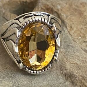 5/$10❤️❤️❤️NEW Faceted Amber Resin Silver Toned Zinc Alloy Ring